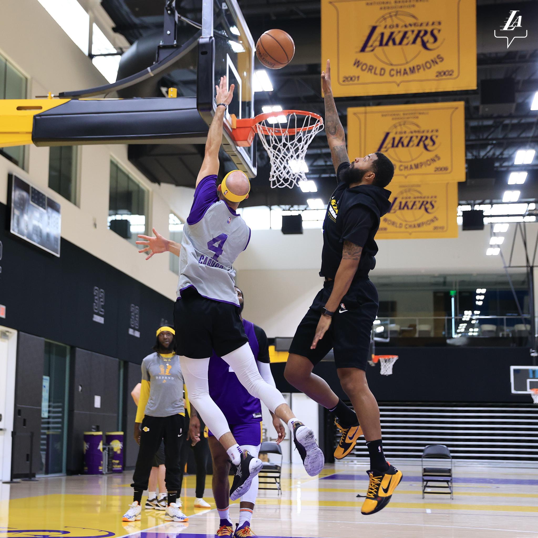 尼斯发布备战花絮,窗口期单刀错失,意大利杯任务艰巨,训练强度明显提升-MK体育