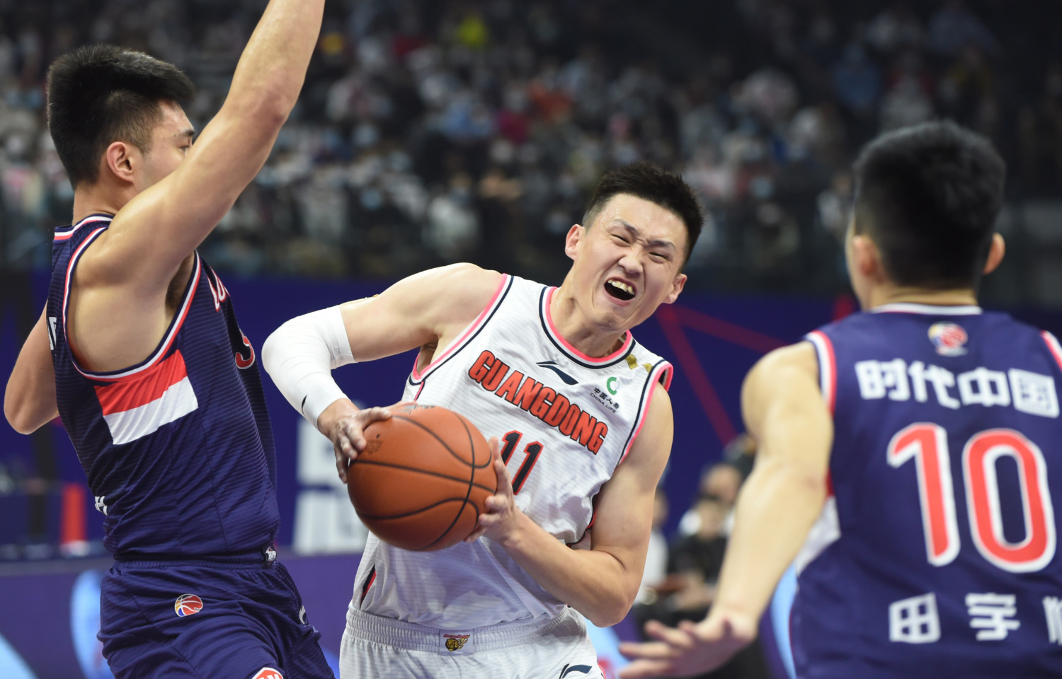 包含今晨广州队备战CBA常规赛，队长鼓劲细节曝光，话题不断，资深球员宣示担当的词条-MK体育