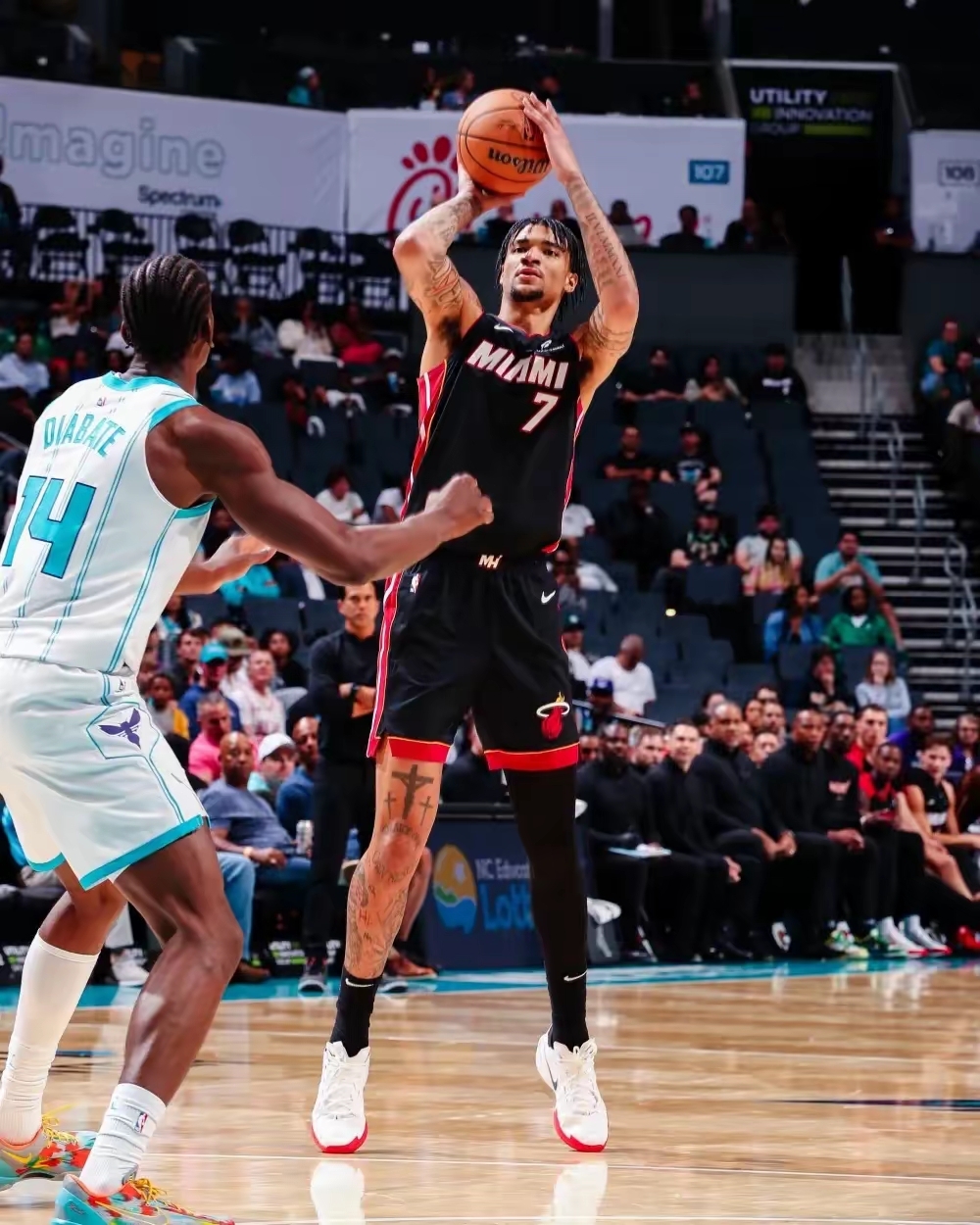 NBA常规赛国际比赛日走向成谜,迈阿密热火复出首秀,质疑声仍在,控场能力受关注的简单介绍-mk体育平台