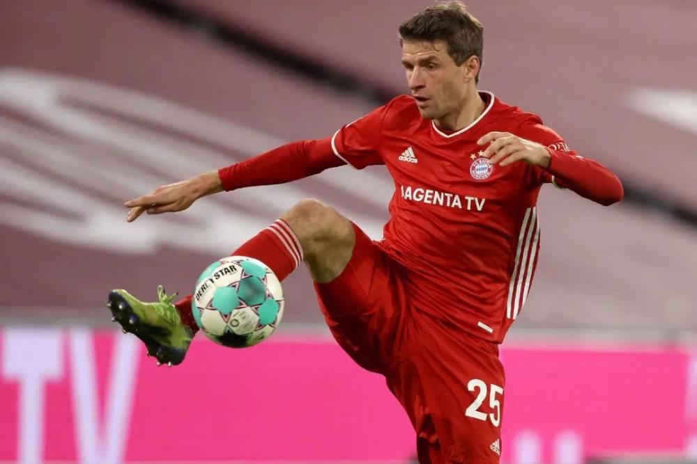 关于尼斯训练开放日；清晨门线救险引欢呼；德甲在即；年轻球员得到机会的信息