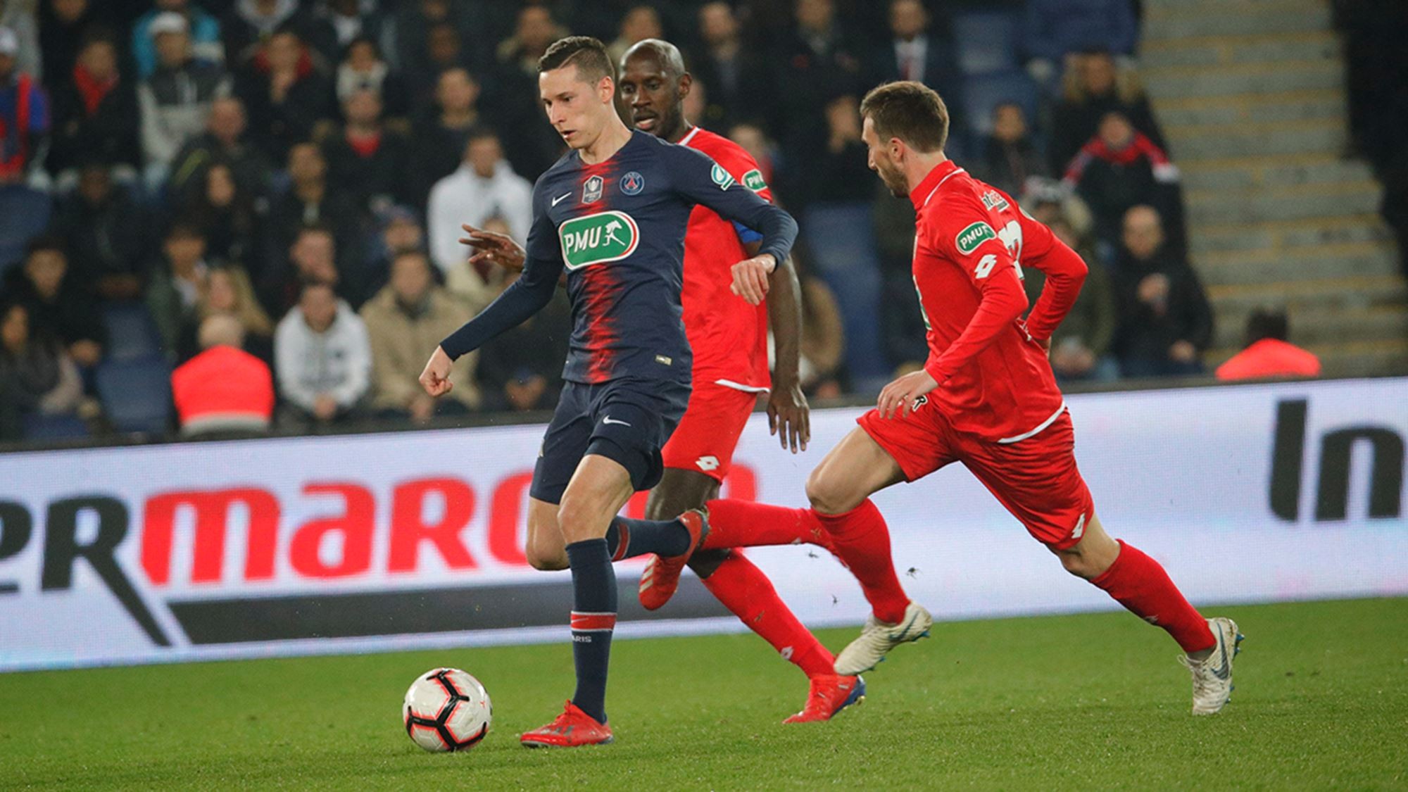 丹佛掘金球迷对恩比德