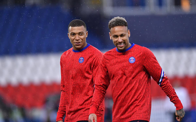 丹佛掘金球迷对恩比德