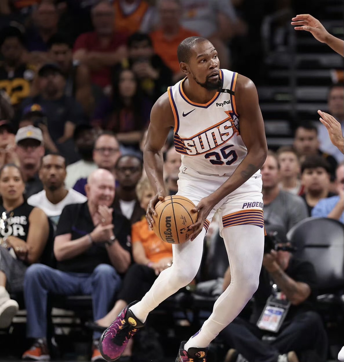 mk娱乐平台 -集结日菲尼克斯太阳备战NBA季后赛，伤情更新细节曝光，悬念犹存，更衣室氛围转暖的简单介绍